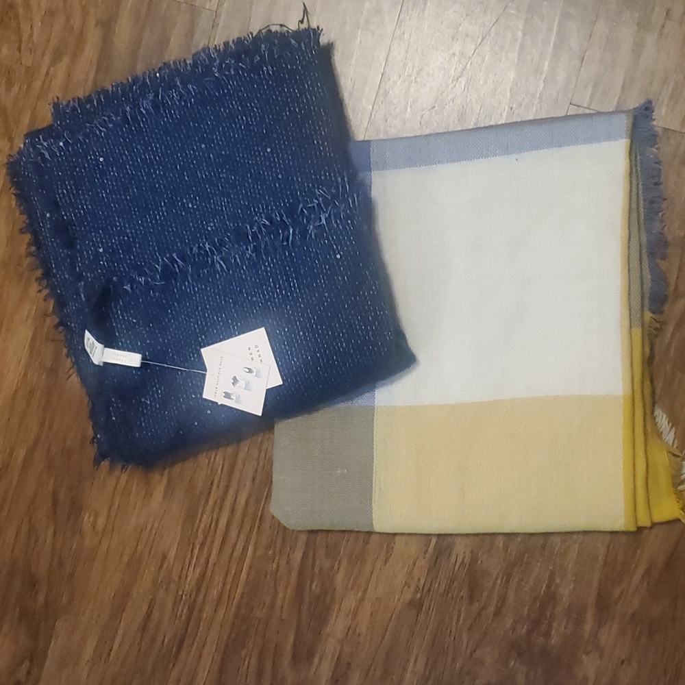2 soft fluffy scarves